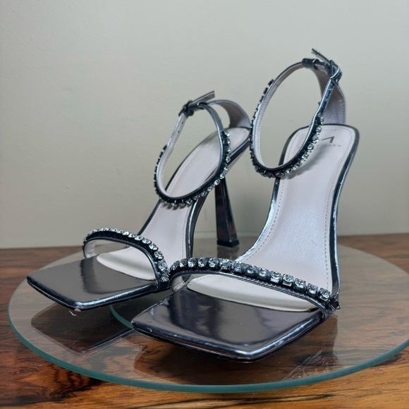 Marc Fisher Karima Ankle Strap Sandal - Picture 8 of 16